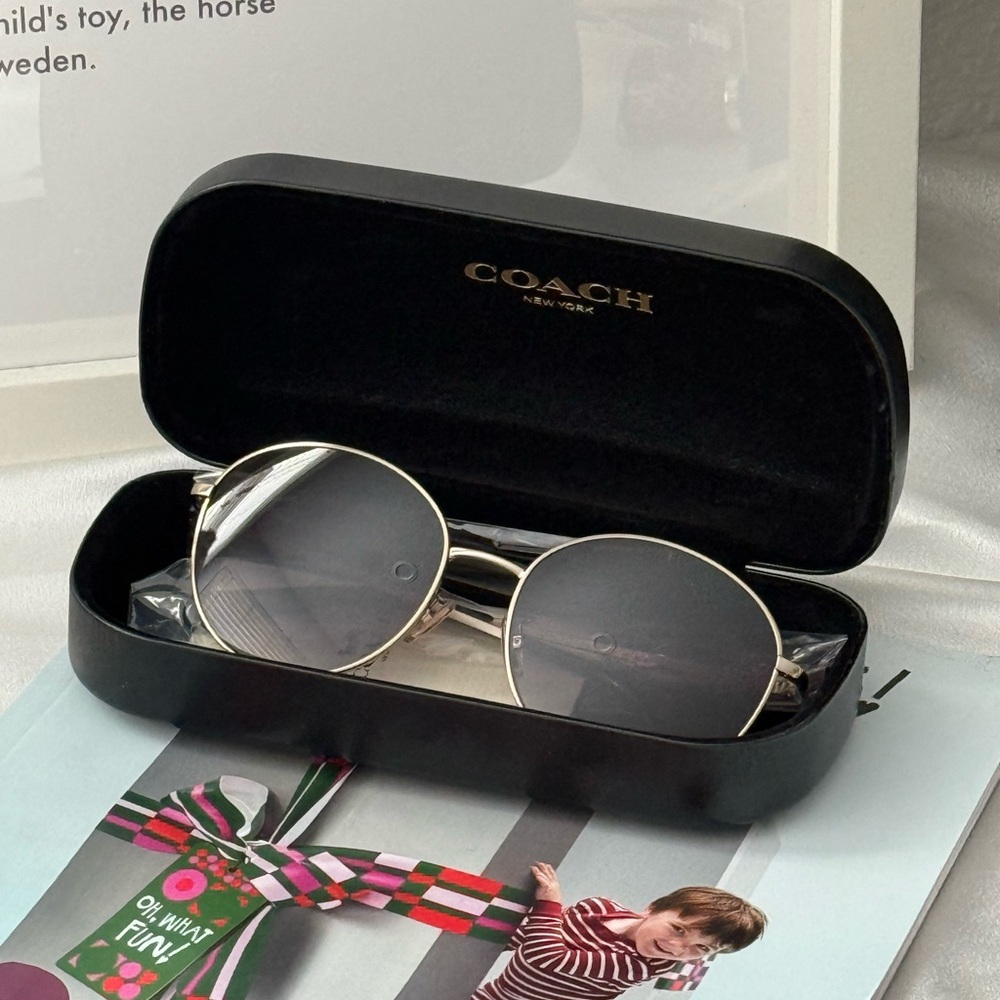 NWT COACH Lia Round Sunglasses + Case C3482 Grey Gradient 100% UV Protection